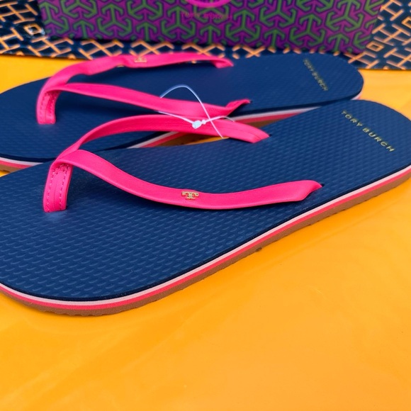 NIB Tory Burch Nappa Leather Flip Flop Sandals Vibrant Pink Blue Gold Logo Sz 8 - Picture 2 of 9